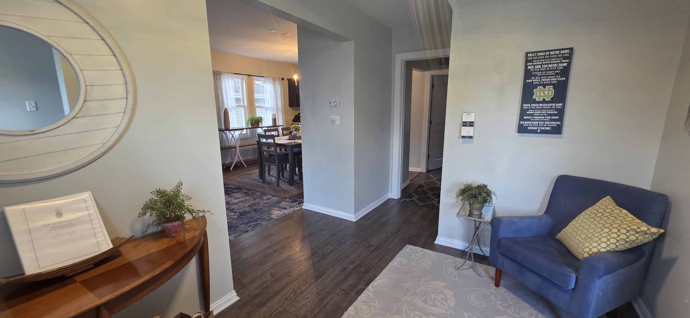 Entry sitting area at 809 Turnock Street